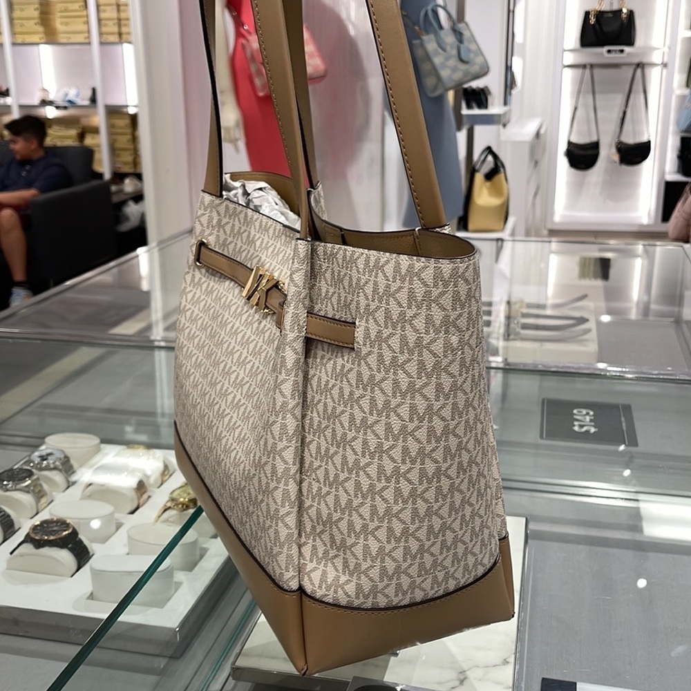MICHAEL KORS
Reed Large Logo Shoulder Tote Bag
Camel Combo 
35S3G6RT3B
NWT - Picture 9 of 16
